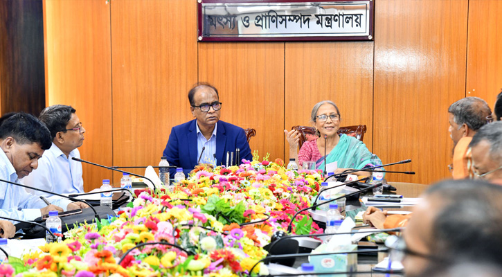 মৎস্য ও প্রাণিসম্পদ উপদেষ্টা ফরিদা আখতার আজ মন্ত্রণালয়ের সভাকক্ষে কর্মকর্তাদের সাথে মতবিনিময় সভায় বক্তব্য রাখেন।