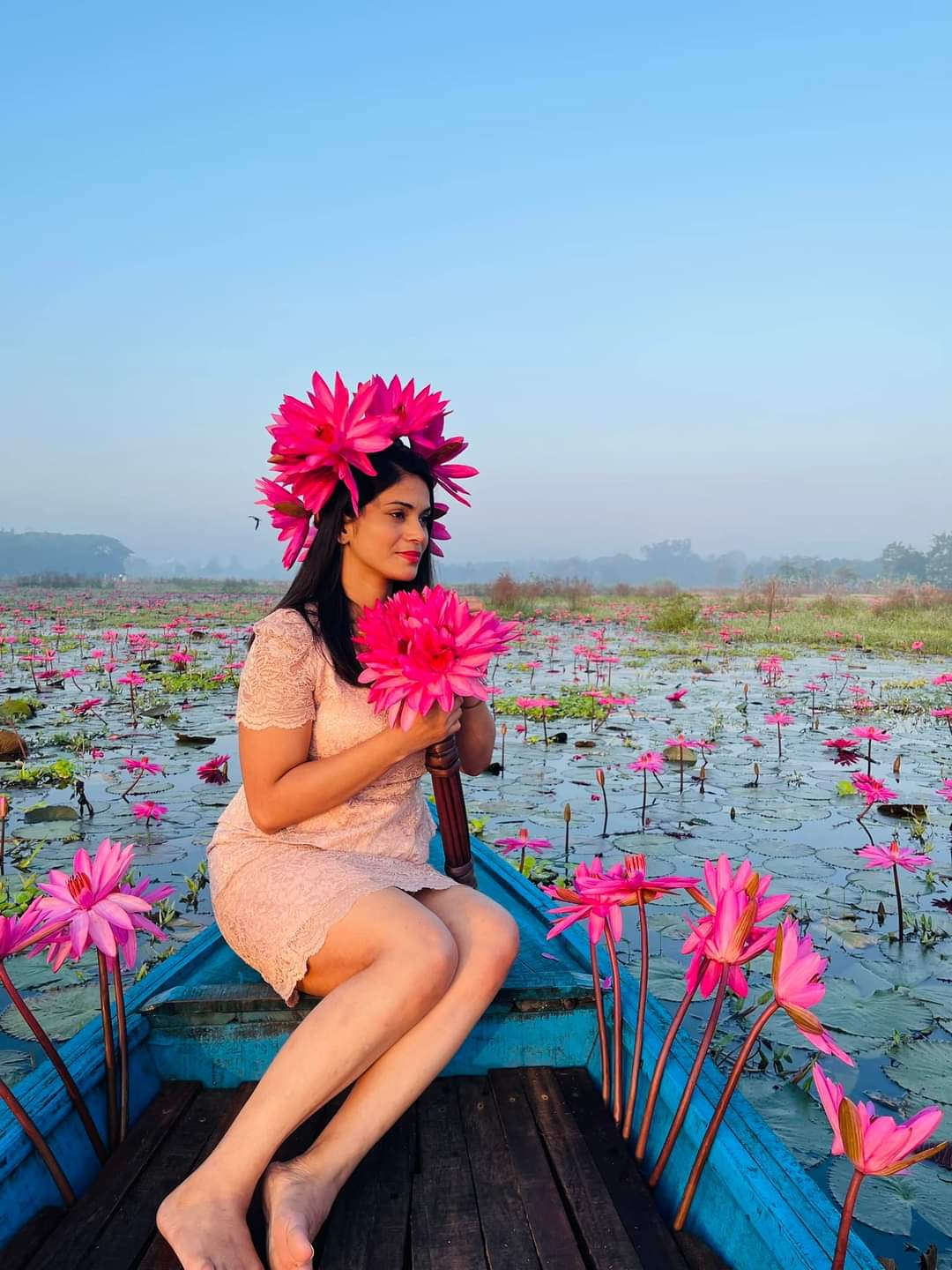 ফুলের সুবাসে মাতোয়ারা মন, মডেল: সামিয়া ইসলাম