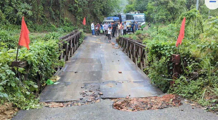 বেইলি ব্রিজ দেবে রুমা-থানচি সড়কে ভারী যান চলাচল বন্ধ