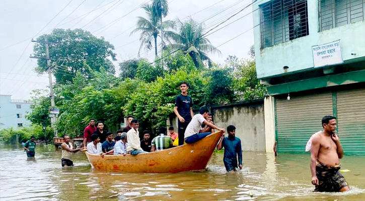 ফেনীতে ভয়াবহ বন্যায় তলিয়ে গেছে ঘর-বাড়ি-ফসল