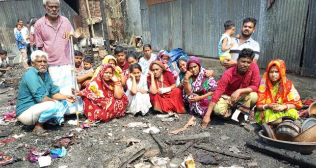 চাঁদপুরে ঘর বাড়ী হারিয়ে খোলা আকাশের নিচে অর্ধ শতাধিক মানুষ