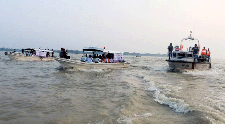 পদ্মায় ইলিশ রক্ষা অভিযানে হামলা, ২ পুলিশ নিখোঁজ