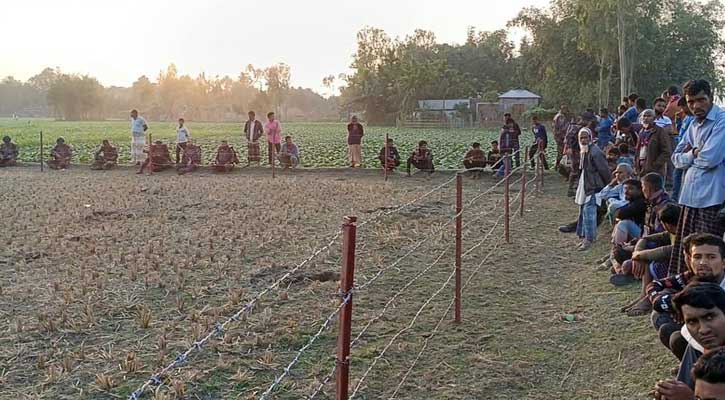 দহগ্রাম সীমান্তে শূন্যরেখায় বেড়া দিলো বিএসএফ