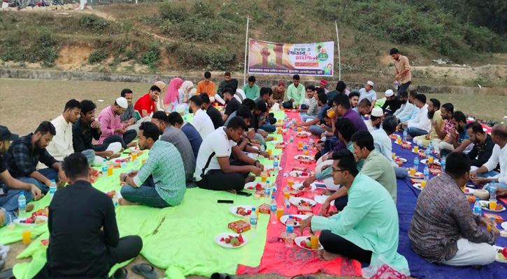 কুবিতে সদর দক্ষিণ-লালমাই স্টুডেন্টস অ্যাসোসিয়েশনের উদ্যোগে দোয়া ও ইফতার মাহফিল অনুষ্ঠিত