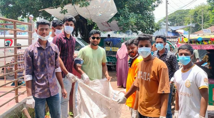 হরিরামপুরে পরিচ্ছন্নতা অভিযানে শিক্ষার্থীরা