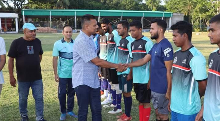 নড়াইল জেলা পুলিশে ফুটবল টুর্নামেন্ট অনুষ্ঠিত