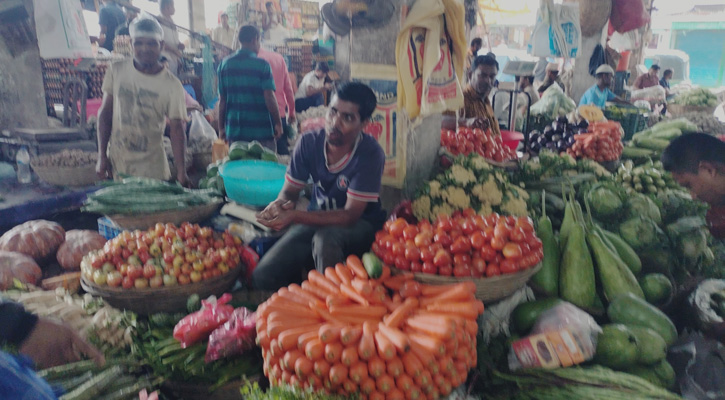 শ্রীমঙ্গলে মাছ-মাংস সবজির বাজার লাগামহীন