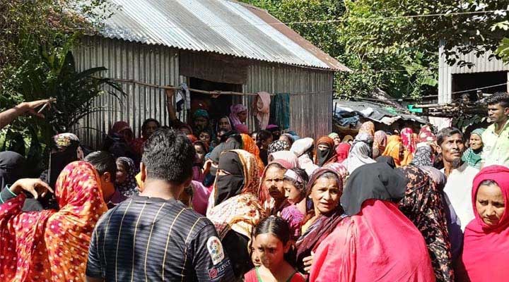 প্রবাসীর স্ত্রীর মরদেহ উদ্ধার, গাছে  সন্তানের মরদেহ