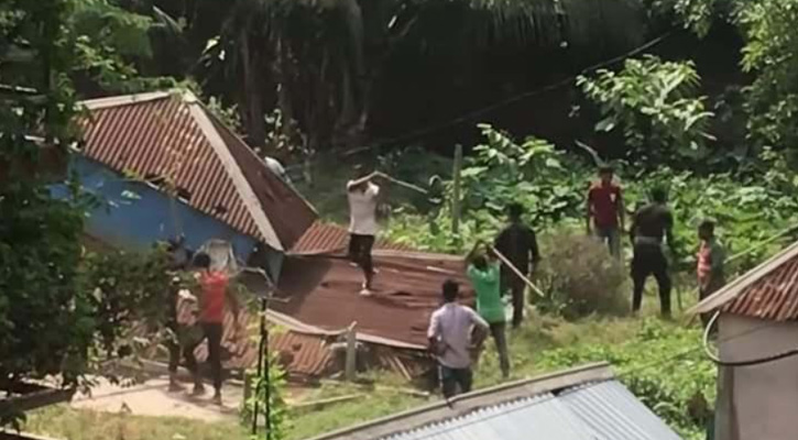 কালিয়াকৈরে মন্দিরে হামলা, প্রতিবাদে মহাসড়ক অবরোধ