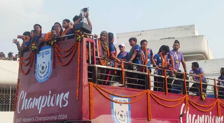 দেশে ফিরল সাফজয়ী নারী দল, বড় অর্থ পুরস্কারের ঘোষণা