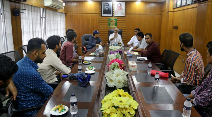 প্রশাসনের সঙ্গে বৈঠক থেকে কর্মসূচি প্রত্যাহারের ঘোষণা ইবি শিক্ষার্থীদের