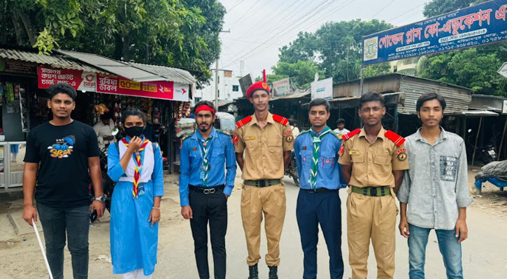 সড়কে শৃঙ্খলা ফেরাতে  ট্রাফিকের দায়িত্বে  শিক্ষার্থীরা