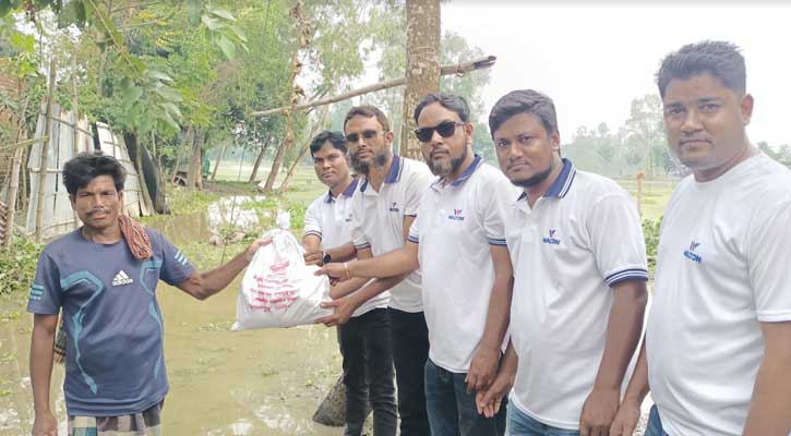 শেরপুরে বন্যার্তদের মাঝে উপহার সামগ্রী বিতরণ করেছে ওয়ালটন গ্রুপ