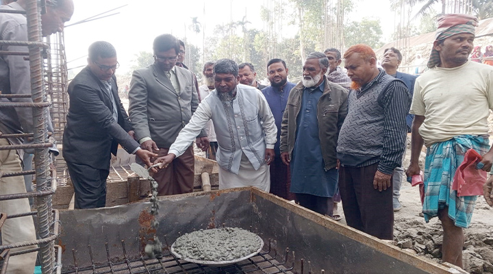 গাইবান্ধার সুন্দরগঞ্জ উপজেলার বেলকা মজিদপাড়া স্কুলের বহুতল ভবনের ভিত্তি স্থাপন