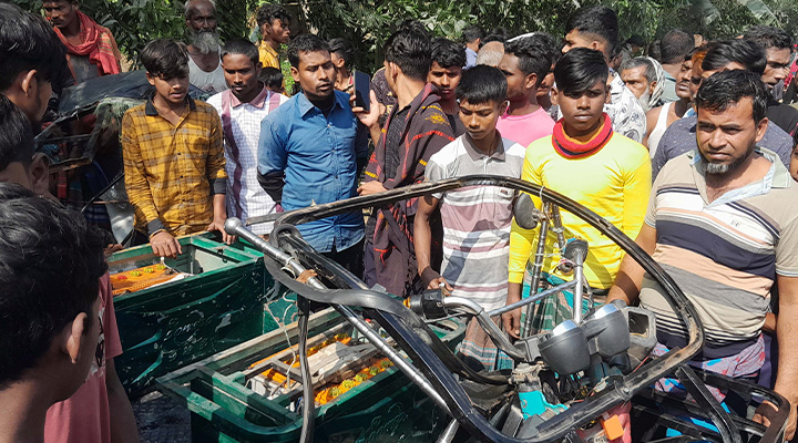 লক্ষ্মীপুরে ডাম্প ট্রাক চাপায় নিহত দুই