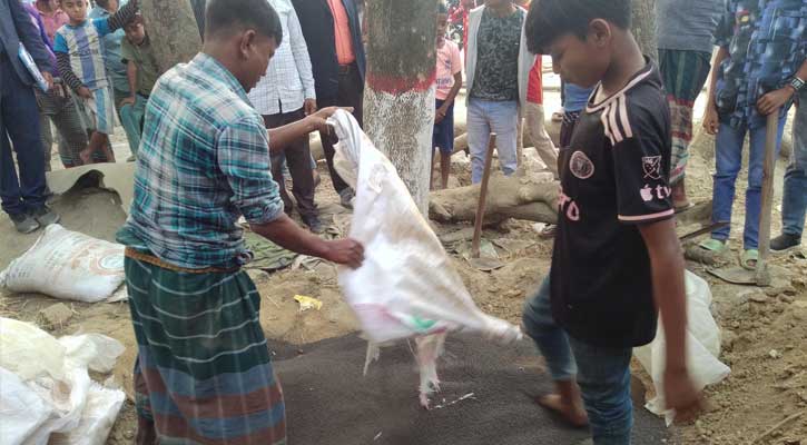 নাসিরনগর ভেজাল সার জব্দ, ব্যবসায়ীকে জরিমানা