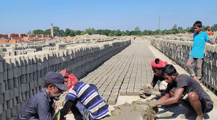 অবৈধ ভাটায় ইট পোড়ানোর প্রস্তুতি, ফসলের ব্যাপক ক্ষতির আশঙ্কা