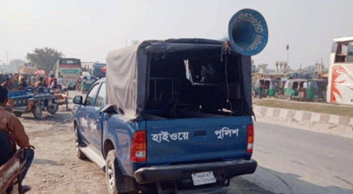 সিরাজগঞ্জে মহাসড়কে শৃঙ্খলা ফেরাতে হাইওয়ে থানার প্রচার অভিযান