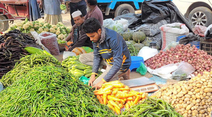 সবজিতে স্বস্তি ফিরলেও কৃষকের মাথায় হাত