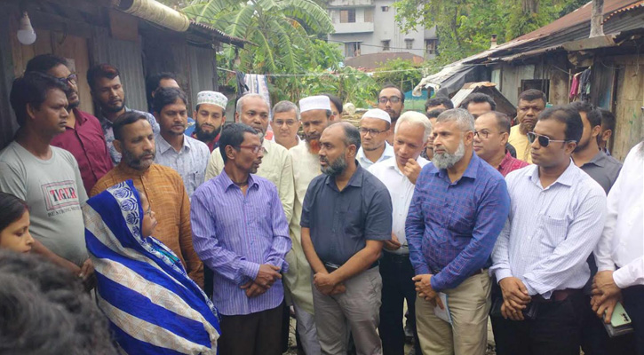 ছাত্র আন্দোলনে  নিহত হৃদয় তরুয়ার বাড়িতে পবিপ্রবি‍‍`র ভিসি ও শিক্ষক-শিক্ষার্থীরা