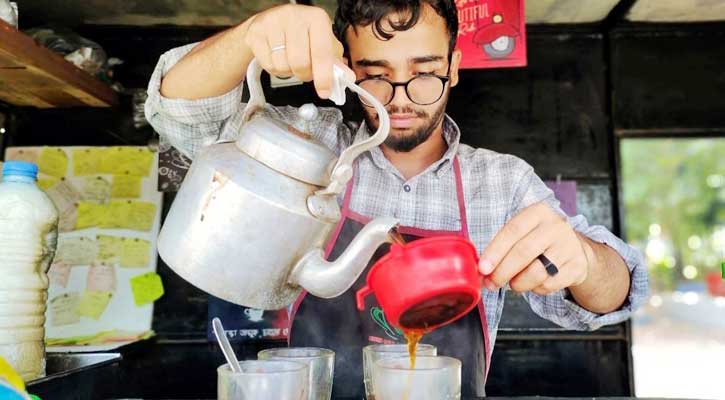 নড়াইল সরকারি ভিক্টোরিয়া কলেজের শিক্ষার্থী আলভী ল্যাপটপ বিক্রি করে চায়ের দোকান