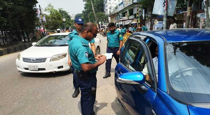 সড়কে শৃঙ্খলা ফেরাতে একদিনে ডিএমপির ১১৩১ মামলা