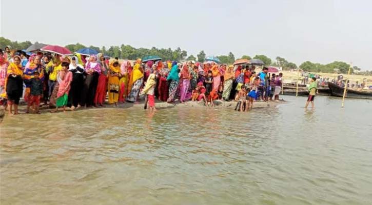 গোদাগাড়ীতে পদ্মা নদীতে গোসল করতে নেমে দুই ছাত্রের মৃত্যু