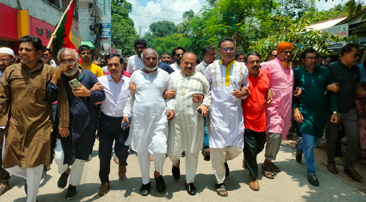 মুক্ত মিছিল করেছে নওগাঁ জেলা বিএনপির নেতাকর্মীরা