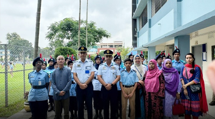 শহীদ আহনাফের স্মৃতিস্তম্ভে শিক্ষক-শিক্ষার্থীদের শ্রদ্ধা