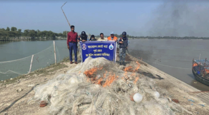 আনোয়ারায় ২০ হাজার টাকা জরিমানা ও তিন হাজার মিটার কারেন্ট জাল জব্দ