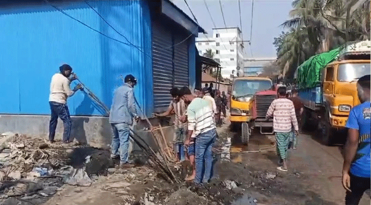 সোনারগাঁয়ে অবৈধ চুনা কারখানায় ভ্রাম্যমাণ আদালতের  অভিযান