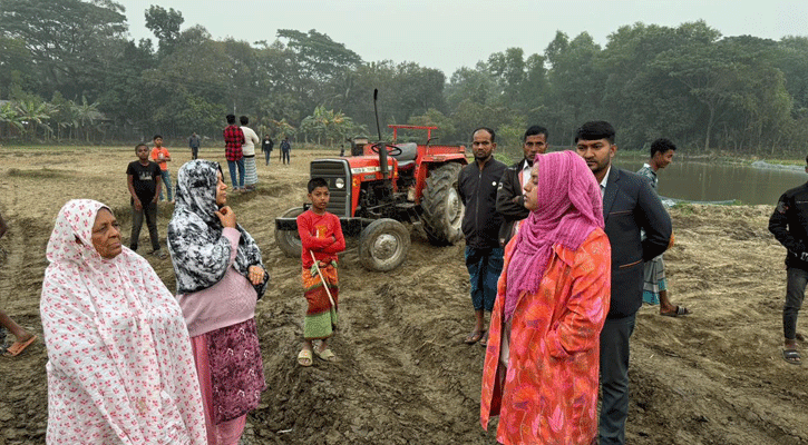 কৃষি জমির মাটি কাটার অপরাধে কালীগঞ্জে ভ্রাম্যমানের আদালতের জরিমানা