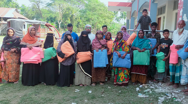 গরিব ও অসহায়দের মাঝে নান্দাইলে শীতবস্ত্র বিতরণ