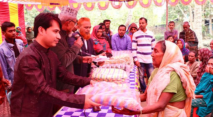 আলমগীর কবির ফাউন্ডেশনের উদ্যোগে সাতক্ষীরায় শীতবস্ত্র বিতরণ