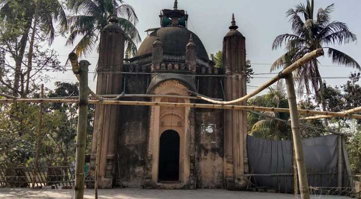 মান্দায় এক গম্বুজ বিশিষ্ট ‘সংরক্ষিত পুরাকীর্তি’ মসজিদ!