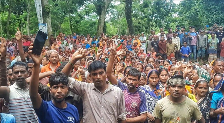 ফুলতলা চা বাগানে মজুরি বন্ধ: শ্রমিকদের বিক্ষোভ