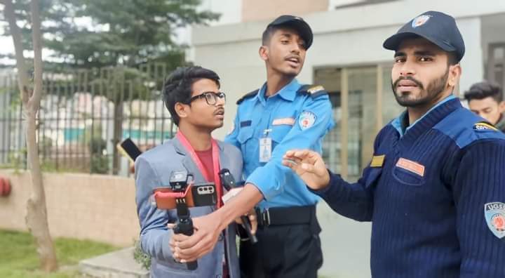 ইউনাইটেড মেডিকেলে দুই সাংবাদিককে হেনস্থা