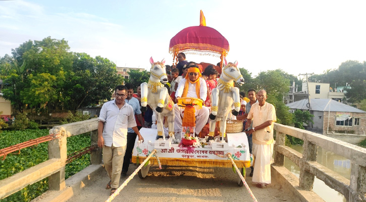 ভাঙ্গুড়ায় ঢাক-ঢোল আর উলুধ্বনিতে রথযাত্রা উৎসব