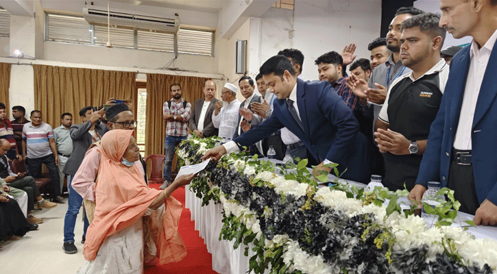 রূপগঞ্জে বৈষম্যবিরোধী  আন্দোলনে নিহতদের স্মরণে স্মরণসভা ও চেক বিতরণ