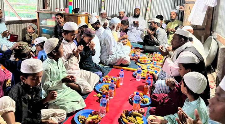 মাদ্রাসা ছাত্রদের ইফতার করালেন মালদ্বীপ  প্রবাসী আমিনুল