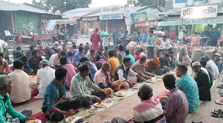 ‘রমাজানে মানবতার দৃষ্টান্ত রফিক হোটেল’