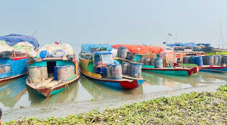 ভৈরব-সুনামগঞ্জ নৌ-পথে মালবাহী নৌকায়  ডাকাতির অভিযোগে নৌযান ধর্মঘট