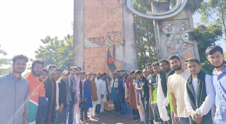 রাজনীতি মুক্ত ক্যাম্পাসে শহীদ মিনারে পুষ্পস্তবক অর্পণ করলো কুবি শাখা ছাত্রদল