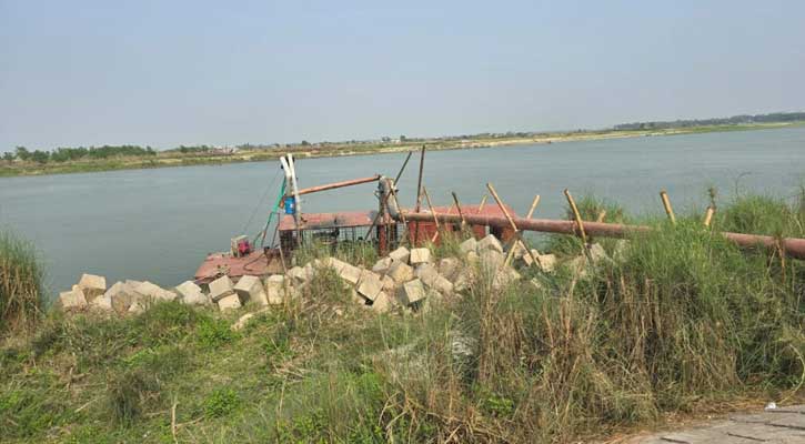 সদরপুরে বালু তোলার দায়ে যুবকের কারাদন্ড