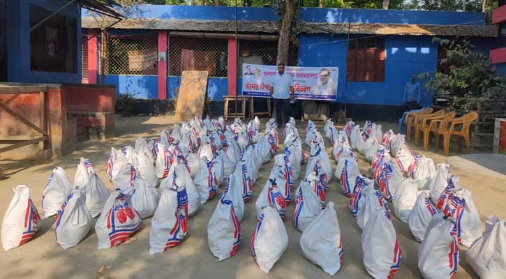 শিবচরে ছাত্রদল নেতার ব্যতিক্রম উদ্যোগে ঈদ উপহার বিতরণ