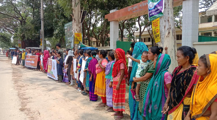 শেরপুরে আদিবাসী শিক্ষার্থীকে ধর্ষণের প্রতিবাদে মানববন্ধন