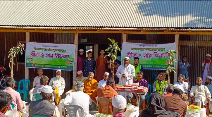 বন্যায় ক্ষতিগ্রস্ত কৃষকদের মাঝে বীজ ও সার বিতরণ