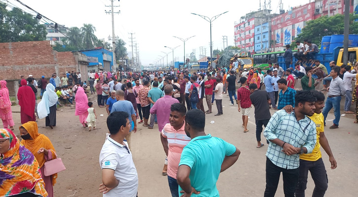 সাভারে আজও ১৮ কারখানা বন্ধ, শ্রমিকদের মহাসড়ক অবরোধ