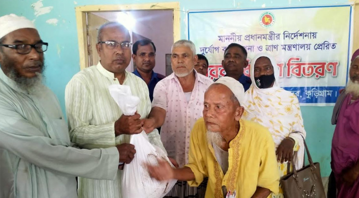 কুড়িগ্রাম বন্যা দুর্গতদের মাঝে প্রধানমন্ত্রীর সরকারী ত্রাণ বিতরণ