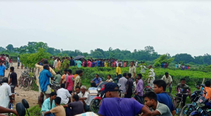 সংখ্যালঘুদের বাড়িতে হামলা-লুটপাট, প্রাণ বাঁচাতে ভারতীয় সীমান্তে দিনভর অপেক্ষা